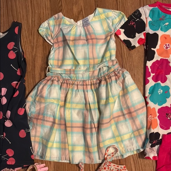 Assorted Dresses and Outfits. All in excellent condition - Picture 4 of 11